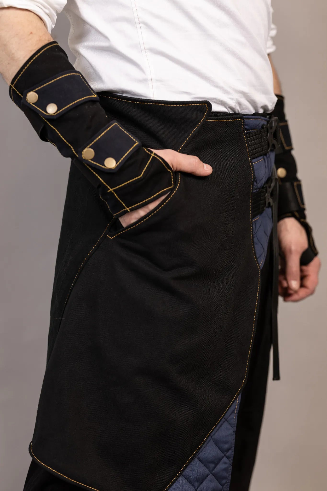 Battle Tasset - Gilded Onyx [Unifit]